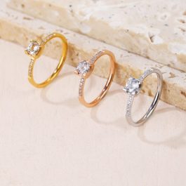 TC177 Nhẫn titan chấu vuông đính kim cương