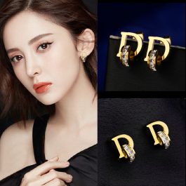 TB115 Bông tai titan chữ D thời trang Dior màu vàng