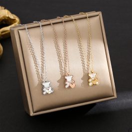 TN331 Dây chuyền titan con gấu trái tim