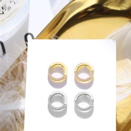 TB138 Bông tai titan hình tròn đính nữa vòng đá