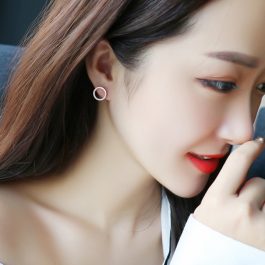 TB138 Bông tai titan hình tròn đính nữa vòng đá