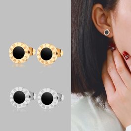 TB152 Bông tai titan mặt tròn số la mã nền đen