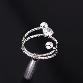 N004 Nhẫn nữ inox 2 đầu bi đính đá ở giữa