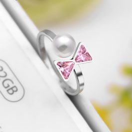 N139 Nhẫn nữ inox ngọc trai cách điệu chiếc nơ đá hồng