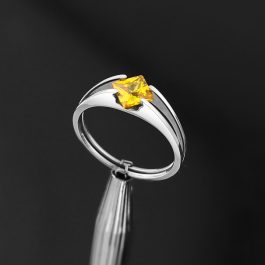 NX002 Nhẫn nữ inox kẹp hột đá vuông màu vàng