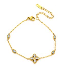 TA304 Lắc tay nữ titan hoa 4 cánh đính đá trắng