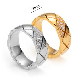 TC031 Nhẫn titan chạm họa tiết quả trám 7mm đính kim