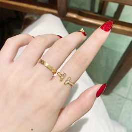 TC170 Nhẫn titan chữ H đính đá kinh