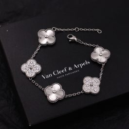 TA460 Lắc tay nữ titan hoa 4 cánh Van Cleef chạm móc máy