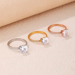 TC056 Nhẫn nữ titan hột đá cao hình trái tim cực xinh