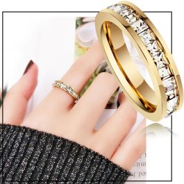 TC065 Nhẫn titan đính đá vuông quanh chiếc mạ màu vàng tươi