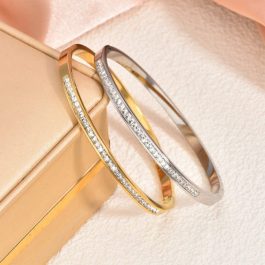 TV074 Vòng tay titan 1 hàng đá vuông