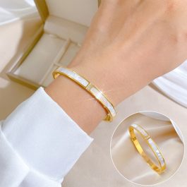 TV113 Vòng tay titan cẩm xà cừ trắng đính kim ở giữa