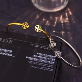 TV195 Vòng tay nữ titan LV hở