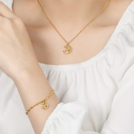 TA166 Lắc tay nữ titan con thỏ trên cung trăng