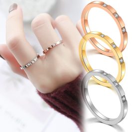 TC112 Nhẫn titan bảng nhỏ đính 3 hột đá nhỏ cách điệu