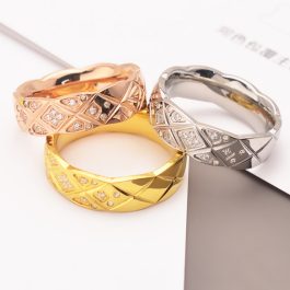 TC133 Nhẫn titan cắt hình kim cương, quả trám đính đá