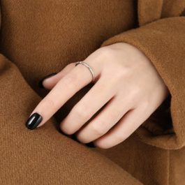 TC154 Nhẫn nữ titan bảng mỏng đính kim cương cách điệu