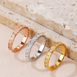 TC162 Nhẫn titan ô vuông đính kim cương cách điệu