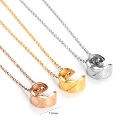 TN571 Dây chuyền titan thời trang họa tiết quả trám