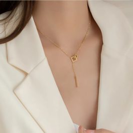 TN682 Dây chuyền nữ titan 2 khoen vuông lồng cách điệu trụ vuông
