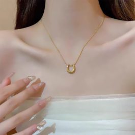 TN691 Dây chuyền nữ titan mặt hình móng ngựa