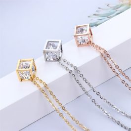 TN101 Dây chuyền titan khối vuông lồng đá Cubic Zirconia
