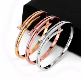 TV077 Vòng tay titan cây đinh đính đá