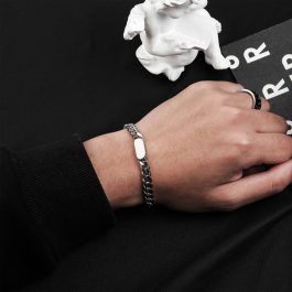 LN131 Lắc tay nam titan mặt ovan trơn có thể khắc nội dung