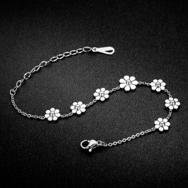 TA526 Lắc chân nữ titan hoa cúc màu trắng