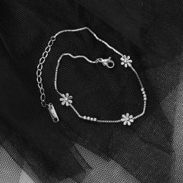 TA620 Lắc chân nữ titan hoa cách điệu màu trắng