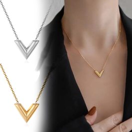 TN491 Dây chuyền titan chữ V thời trang