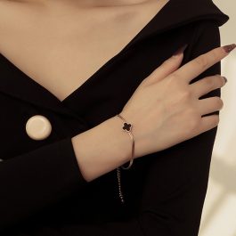 TA125 Lắc tay titan mì dẹp mặt hoa 4 cánh van cleef