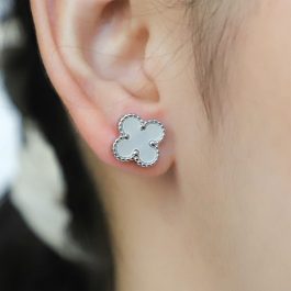TB078 Bông tai nữ titan hoa 4 cách Van Cleef LV màu thép
