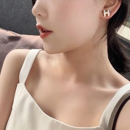 TB140 Bông tai titan chữ H thời trang Hermes