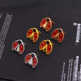 TB235 Bông hoa tai nữ titan van cleef con bọ