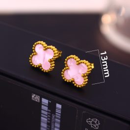 TB286 Bông tai nữ titan van cleef nền màu hồng nhạt