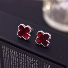 TB292 Bông tai nữ titan van cleef nền màu đỏ ruby
