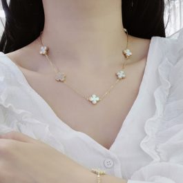 TN144 Dây chuyền titan hoa 4 cánh trắng thương hiệu LV