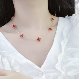 TN145 Dây chuyền titan hoa 4 cánh đỏ thương hiệu LV