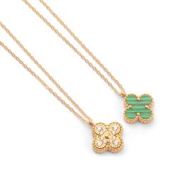 TN156 Dây chuyền titan hoa 4 cánh Van Cleef LV nền xanh