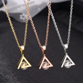 TN334 Dây chuyền titan mặt hình tam giác kẹp đá trắng