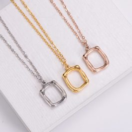 TN595 Dây chuyền titan mặt khung hình vuông rổng