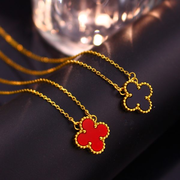 TN737 Dây chuyền nữ titan hoa 4 cánh van cleef 2 mặt đen đỏ - Ảnh 5