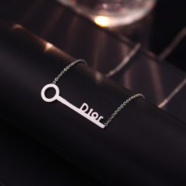 TN786 Dây chuyền nữ titan mặt hình chìa khóa dior