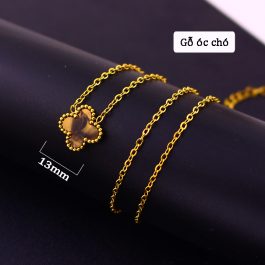 TN814 Dây chuyền titan hoa 4 cánh van cleef nền màu gỗ óc chó
