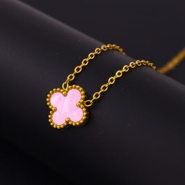 TN825 Dây chuyền titan hoa 4 cánh van cleef nền màu hồng nhạt