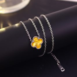 TN829 Dây chuyền titan hoa 4 cánh van cleef nền màu hổ phách