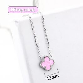 TN834 Dây chuyền titan hoa 4 cánh van cleef nền màu hồng nhạt