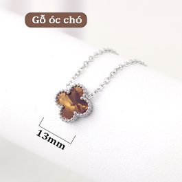 TN835 Dây chuyền titan hoa 4 cánh van cleef nền màu gỗ óc chó